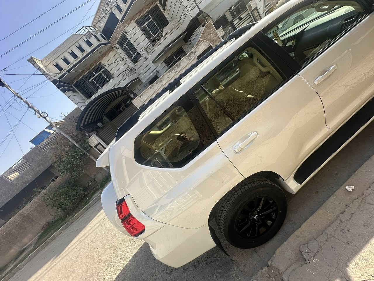 السلام عليكم تويوتا برادو 2023 فئة TXS خليجي وكالة ساز ام ضمان مغلفة PPF مكفولة كفالة عامة من ضربة وصبغ وبارد وشخط ماشية 14 الف حقيقي زيرو بدون اي ملاحظة و الرقم سليمانية الجديد تحويل فقط ثاني يوم فول 1/1
السيارة كفالة عامة بدون اي ملاحظة وشرط السونار و السعر هو 50 الف دولار بيه مجال 
بصمات 2 وتشغيل عن بعد وسلايد و كراسي 
كهرباء وجلد و 3 قطع تبريد و شاحن وايرلس و فورويل
و شاشة اصلية كار بلاي و لايت زنون دبل عدسة و بعد باقي مواصفات معروف محرك 6 سلندر 4000
مكان بغداد الدورة شارع ابو طياره رقم الهاتف ***********/////***********
