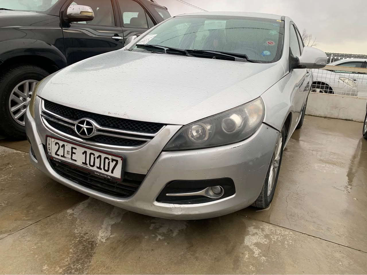 بەناوی خوای گەورەو میهرەبان 
سیارەی جاک مۆدیل 2012
گیڕ ئۆتۆ ماتیک 
مواسەفات چوار جام کارەبایی 
حاسە 
ویل کەپ 
بلاجیکتۆر 
کوشن  جلد 
رەقەم و سەنەوی تازە 
ئاوینە کارەبایی 
ئاوینە ئیشارەت 
پیش و دوای کەپس بئ دەعم و لیدراو تەنیا دوو پە لەی زۆر بچووک کارتی هەیە 
بەشەرتی گیڕ و مەکینە و تحویل و خرامە 
نرخی 60گەلا 
***********واتس ئاب لەسەرە Singapore
