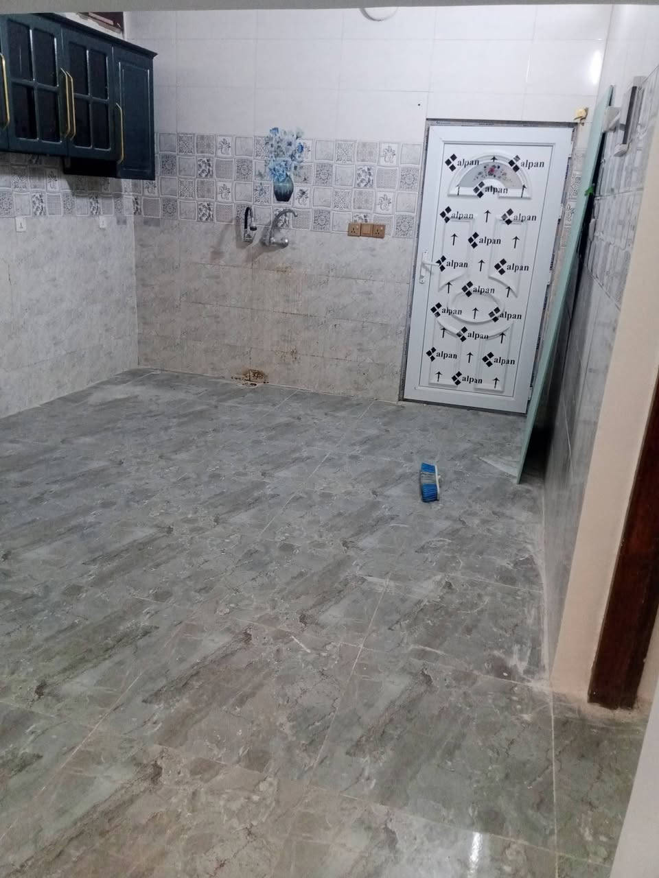 دار سكن للبيع مساحه 150متر طابو ملك صرف طابقين 4نوم صاله مطبخ صحيات مناور واجه 10  نزال 15 سند مستقل شارع الكهرباء فرع صورة الامام علي *********** السعر 150
