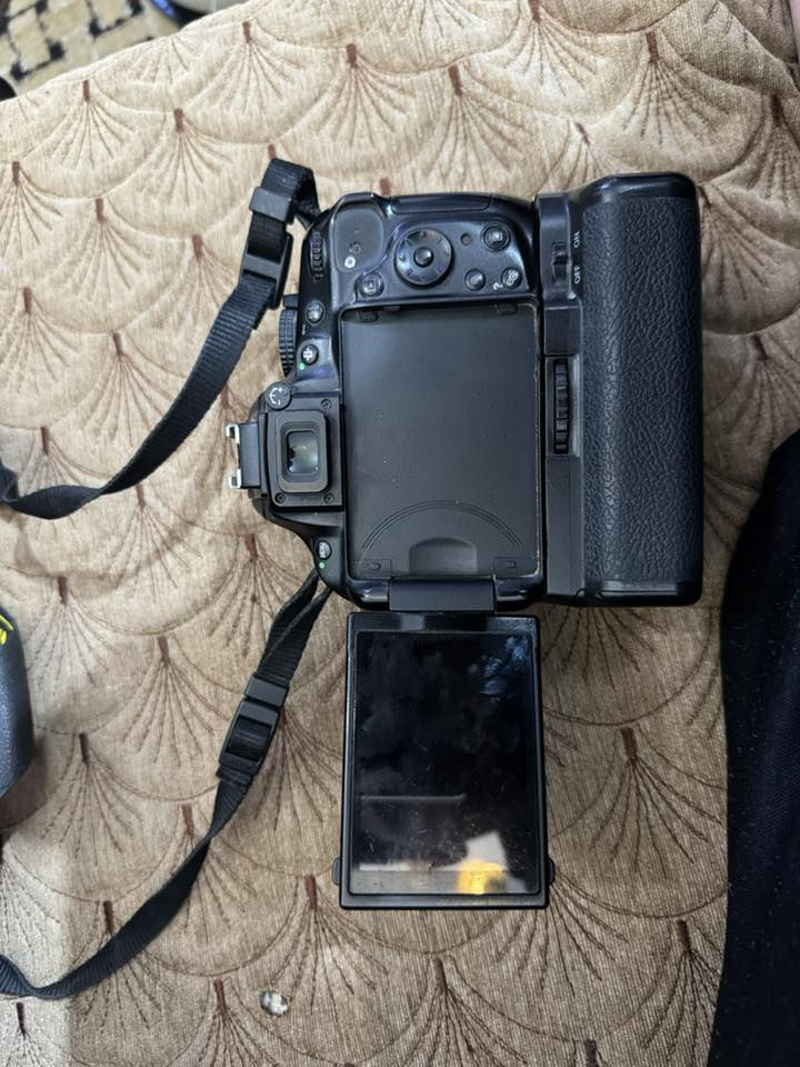 السلام عليكم كامرا نيكون للبيع
5200 كامره   سعر 350 وبهي مجال 

 الي يريدها يتصل عل رقم 

***********
