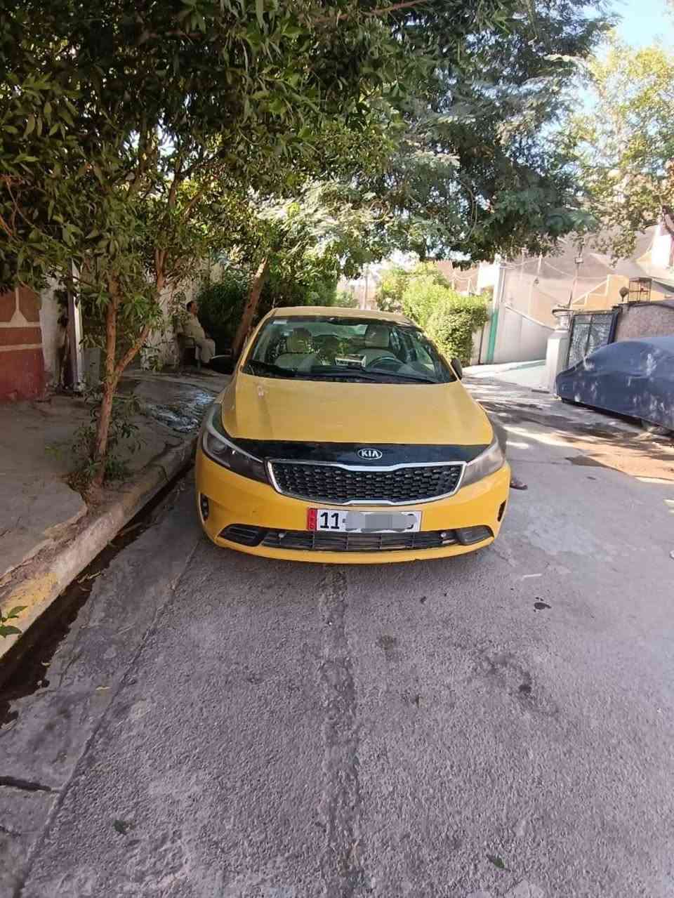 سيارة كيا فورتي ٢٠١٧ 
المحرك دوش ١٦٠٠
وارد أمريكي الحادث حزام 
محور غاز
حدادية أمامية جديدة
ادامة محرك جديد وتشمل تبديل بلكات وتنظيف ونوزلات فحص مجاويل
تخم تاير جديد 
مكاني بغداد حي اور السنوية حديثة باسمي هزة سنوية جديدة قبل شهرين مصفرة هيئة
السعر المطلوب ١٢٠ ورقة وبيها مجال حق الجية 😊
للتواصل ***********
