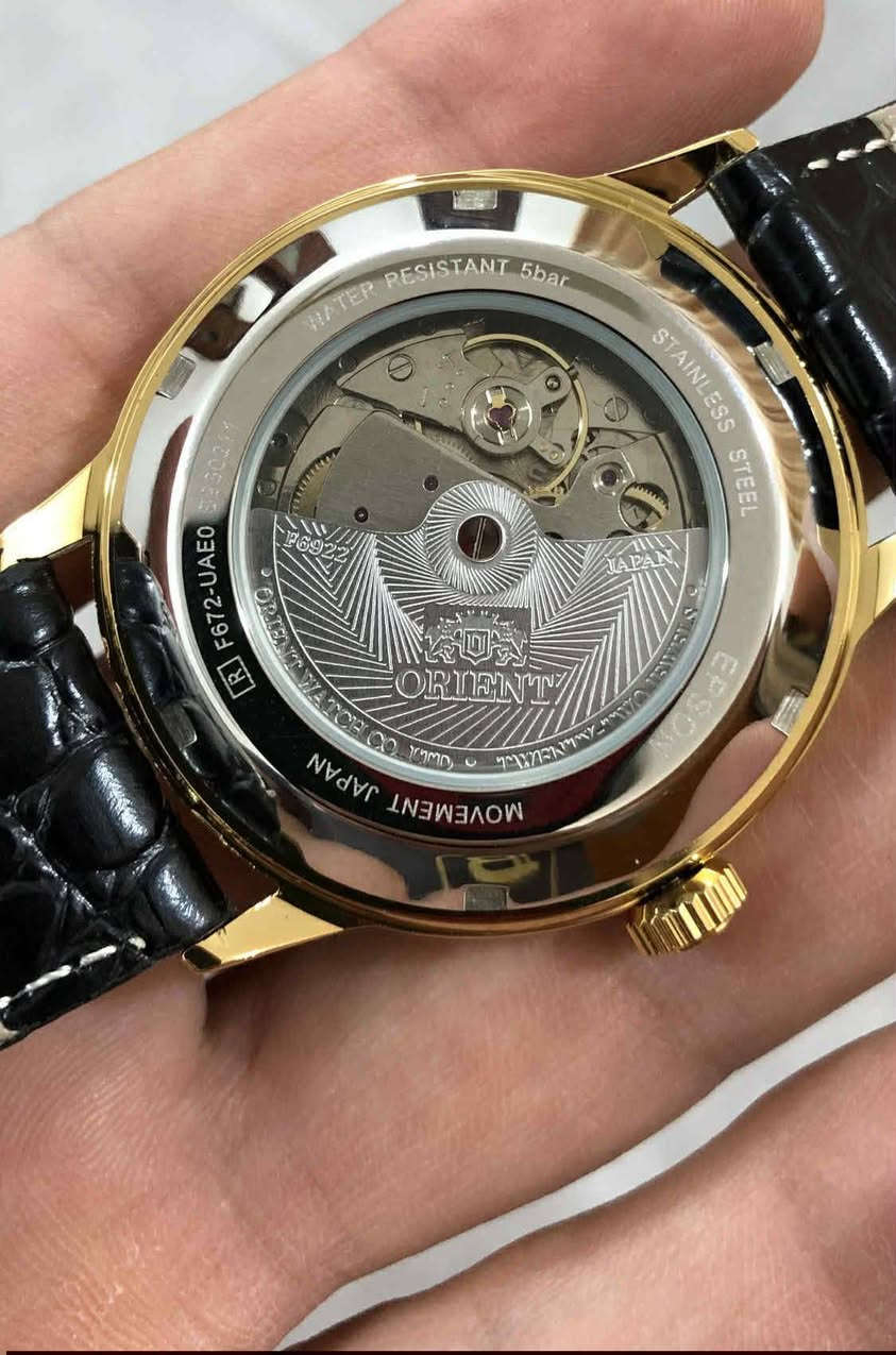 اورينت اوتماتيك ياباني مال بالة انتاج قديم ضد الماء
غير مستخدمة جديدة بالعلبة نظافة ١٠٠٪؜
مكينتها اوتماتيك وتكويك تشتغل نظامين
قطر الساعة 40
طلاء ذهبي ثابت
السعر  65 الف مع التوصيل سعر نهائي


**إذا كنت صاحب هذا الإعلان وتريد حذفه لأي سبب، رجاءا أرسل رسالة إلى الدعم الفني**