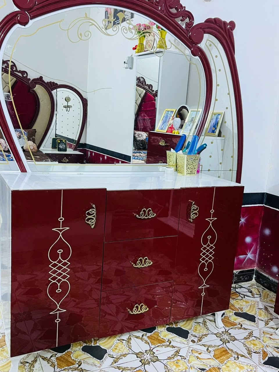 غرفه البيع نضيفه السعر المطلوب 600وبيه مجال***********
