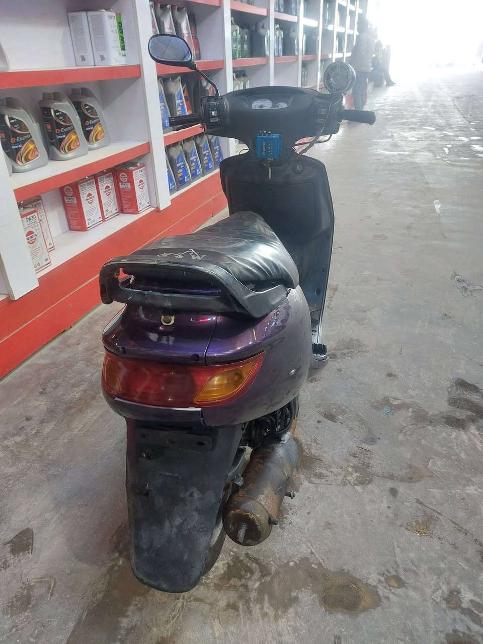 السلام عليكم للبيع دراجه فراشه مكينه ما مفتوحه دراجه كفاله كهربائيات كلها شغاله كيج بازين سرعه لايت بك لايت ام بي ثري هورنات دراجه جاهزه سعر 450 بيها مجال للشراي مكاني ديوانية تقيه الثالثه قرب جسرالنجف رقم ***********
