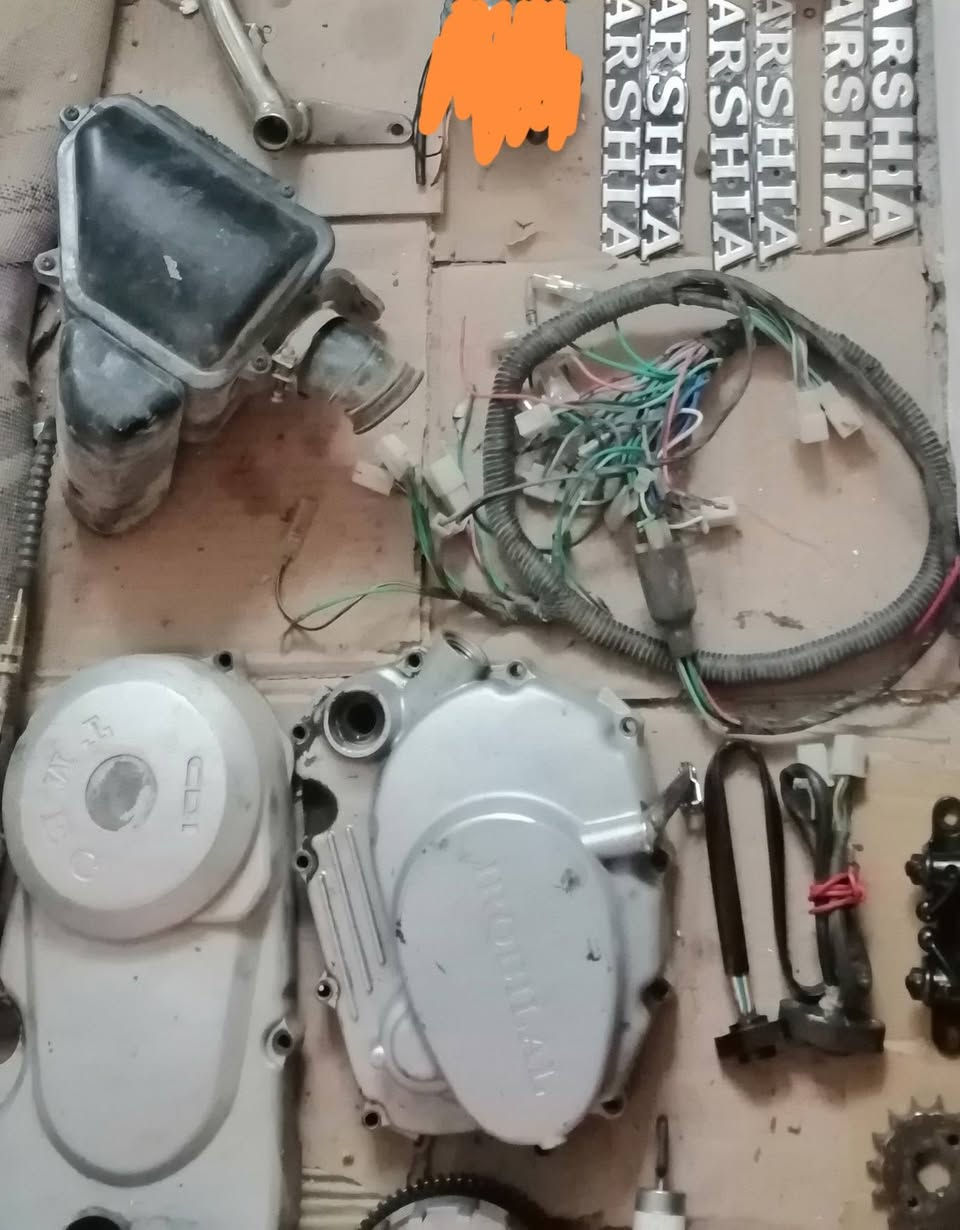 غراض أربعه كير و دايوان للبيع مكاني كربلاء *********** اسعار ١٥ وجوه.. تحياتي.
(كير أربعه اصلي كامل وياه نجمه وشجره. اويل بم اصلي . دوسه بريك خلفي عدد ٢. قباقه كلجات وماكنيت اصليات. ضفيره أربعه كير. شوته. علايم تانكي. دشالي زنجيل بلادي ١٤ و١٥ ورياضي ١٧. كلجات رياضي ٢٠٠ شلعه معدل ١٣٠ يرهمن أربعه كير و دايوان عظم. فلاوين جديد أربعه كير و عظم. مجاميع لايت واشاير. ضفيره دايوان عظم. كور دايوان عظم ويرهم ستوته اربع براغي. زنجيل اكو نحاس واكو ذهبي مال امزت. كوبلن عظم جديد. دشلي عظم ونفخ بلاد. شفت ويل وماشه. نشره ستيرن وسطيه).
