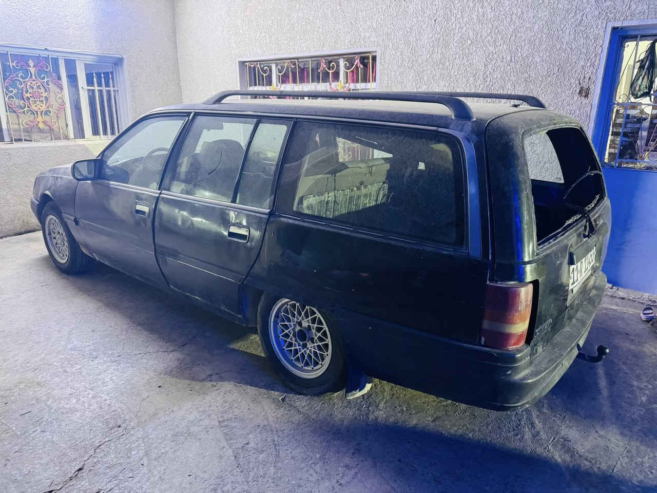 سلام عليكم للبيع أوبل اوميكا 1990 شغاله مابيها نقص رقم بغداد الجديد السعر 23 وبيها مجال مكان بغداد  لاستفسار ***********
