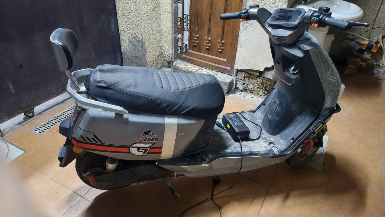 السلام عليكم 
دراجه شحن الكورو للبيع 
مواصفات الدراجه :
٦بطاريات 
٤٢امبير
سماعات بلوتوث 
اضويه ديسكو عند البريك او تشغيلها بزر 
السرعه 130km  يقره العداد 
اربع نمر
اضويه عالي ناصي رماش
اشاير 
دبل اشاره 
صندوق مساحه عمليا جداا 
البطاريات  مسطره 
الدراجه بصمه انطيه ٢بصمه وياها
 

الدراجه مزوعه مواصفات وانطيك وياها هديه  شاحنتها الاصليه ومرايات اصليه  
مكان الدراجه : بغداد اليرموك٫ شارع الربيع. 
للتواصل *********** بي واتس اب 

السعر: 800 وبيها مجال 

دراجه قبل ٣اشهر اشتريتها
نضيفه جداا
