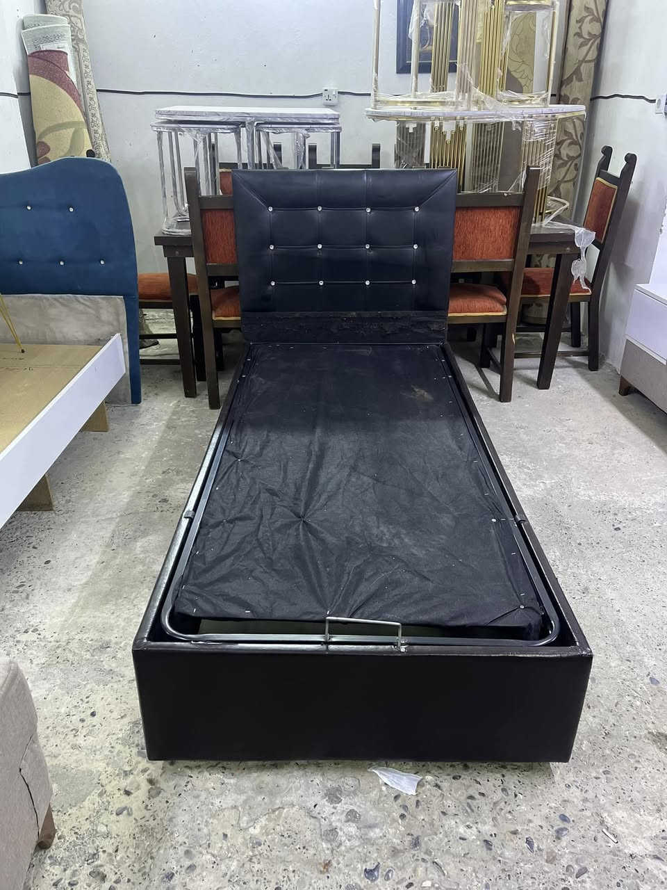 معرض سنان العاني) لبيع  اثاث منزلي  مستخدم وجديد
وتبديل 
(***********يوجد توصيل 
)(***********)/اومرسلتنا على الواتساب العنوان سليمانيه /كاني كورده قرب من ماركيت  شوگ
