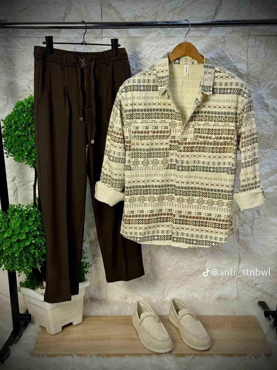 جديد ازياء احمد الغانمي عن وصول وجبه جديده العنوان السوق الكبير مقابيل شارع كاظم عويص قطعه معلكه مكتوب عليها ازياء احمد الغانمي.  ***********
