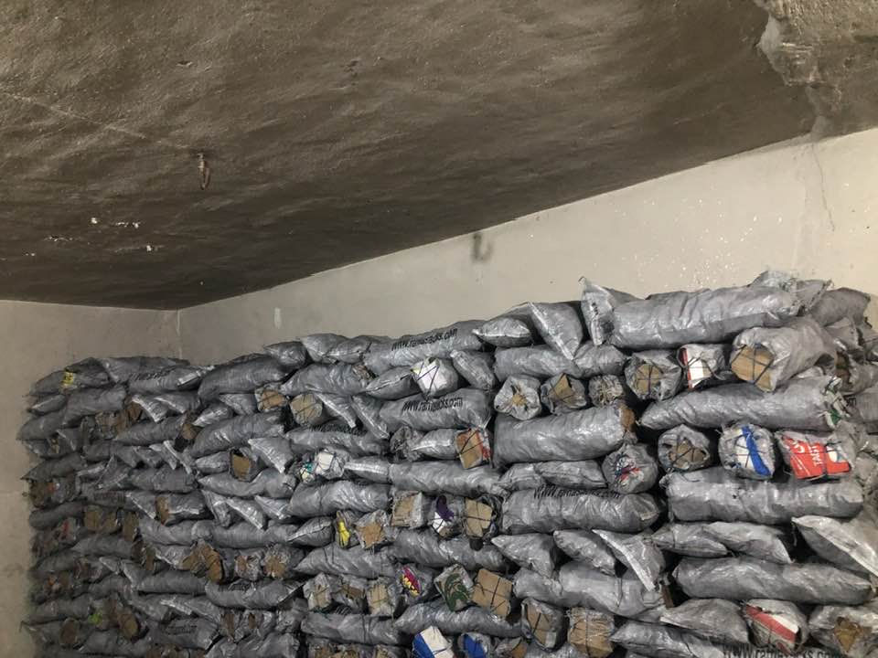 السلام عليكم 
يوجد لدينا فحم 
جملة ومفرد 
الاتصال عل رقم 
***********
