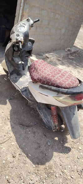 سلام عليكم  دراجه سكنس نثيه 140 شوف عينك ابيعه كوم حديد  سعر150 مكان الدوره  *********** متواجد وتساب
