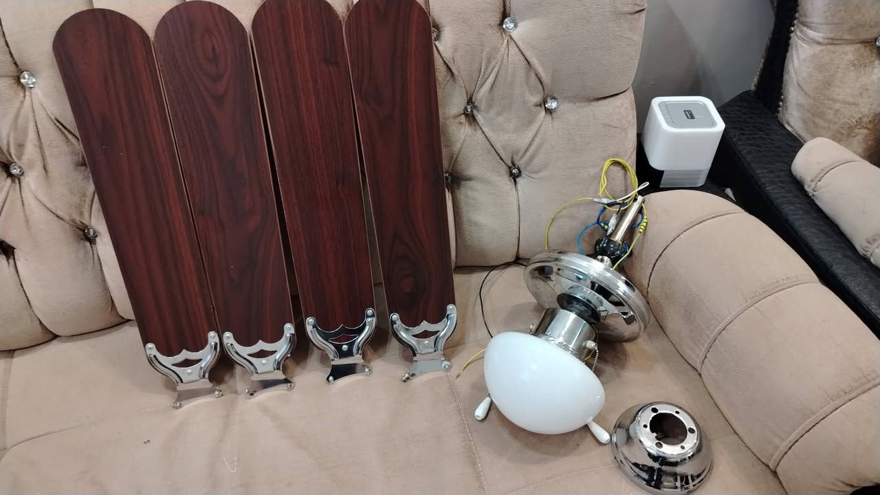 مروحه + ثريه سقفيه بهذا الشكل 
مفحوصه وشرط الفحص 
مكاني البصرة لايوجد توصيل محافضات فقط داخل البصرة 
اجتي بدون كارتون مخليها بغير كارتون 
السعر ٨٠ الف 
تواصل واتس اب ***********
