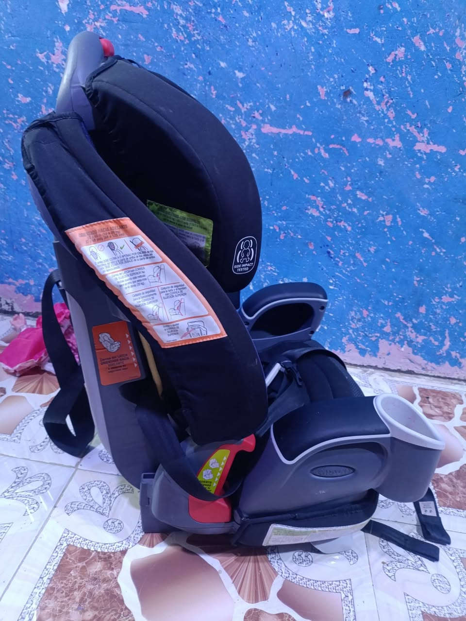 سلام عليكم كرسي طفل امريكي اجاني من امريكة وية سيارة جيب ينشد عل كشن مال سفر للبيع  125 بي مجال شراي يتصل هاتف *********** مكان البصرة القبلة
