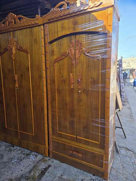 غرفه خمس ابواب ابراج ناصي جديده مامستعمله عرض خاص السعر 800 قفل عنوان موصل باب جديد قرب افران السيد ***********
