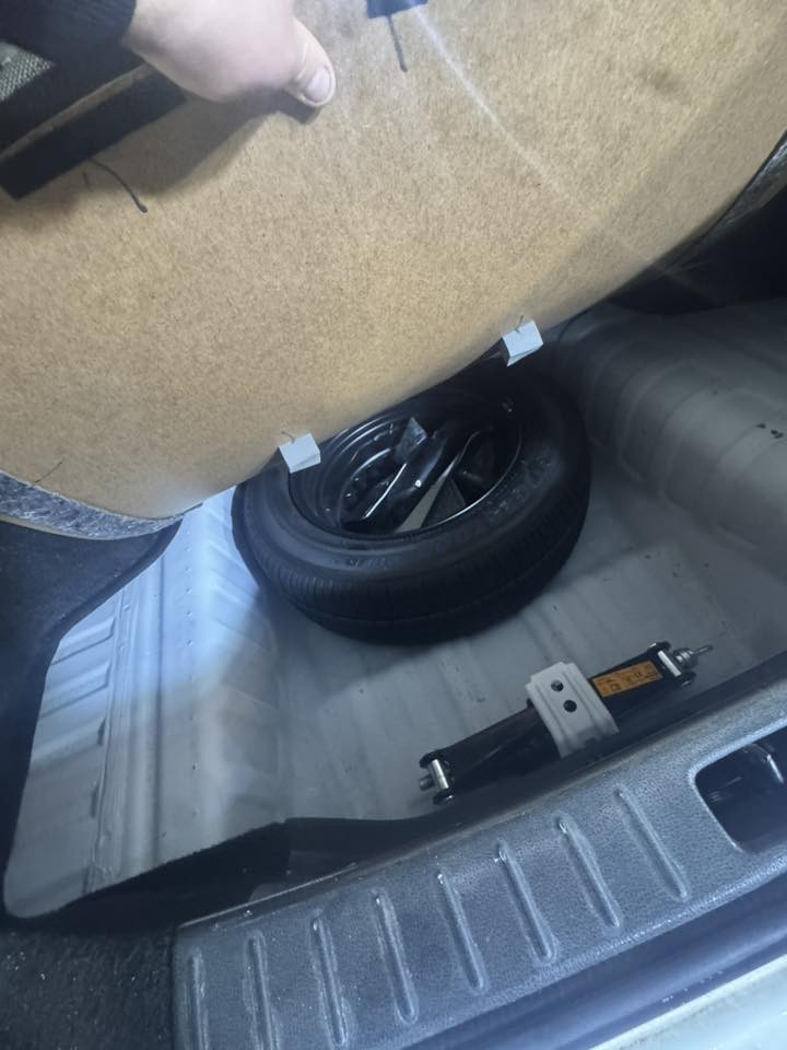 سني 2025 ماشيه 10 لاف بيه باب مفتوح وصندوك بدو ضرر وصبغ خلل مصنعي  مدوشمه وجاهزه  باسم عربي تحويل مباشر 
السعر 122 وبيه مجال مكان بلديات


**إذا كنت صاحب هذا الإعلان وتريد حذفه لأي سبب، رجاءا أرسل رسالة إلى الدعم الفني**