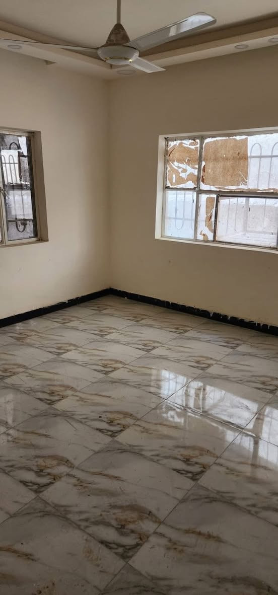 #للايجار في منطقة السيدية تجاري او سكني
دار سكن مساحه 150 متر تجاري لو سكني 💙

يحتوي على 3 نوم كبيره جدا 

وصاله وهول حولي ومطبخ  وحمامات عدد 2

الموقع: السيديه الضباط شارع المدارس📍

سعر الايجار السكني : مليون وربع مع مقدمه 🔱🔱

سعر الايجار التجاري : مليون ونص مع مقدمه 🔱🔱

ومطلوب عائله موضفه من سكنه السيدية


**إذا كنت صاحب هذا الإعلان وتريد حذفه لأي سبب، رجاءا أرسل رسالة إلى الدعم الفني**