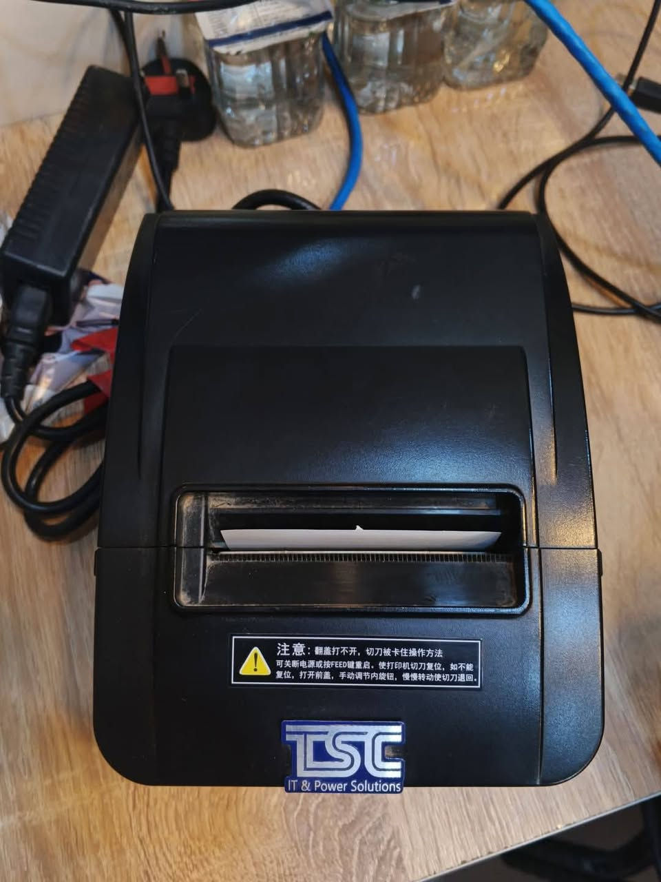 جهاز كاشير شاشه لمس مع البرنامج 
طابعة باركود 1
طابعة فاتورة 1
قارئ باركود 2
قاصة فلوس 1
عنواني الرمادي لاستفسار الاتصال على الرقم ***********واتساب.
