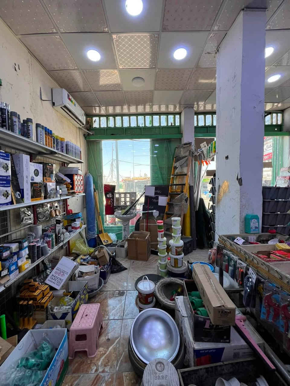 البصره المعقل قرب محطة بومبو
***********
محل انشائية ركن للبيع ، لعدم التفرغ
