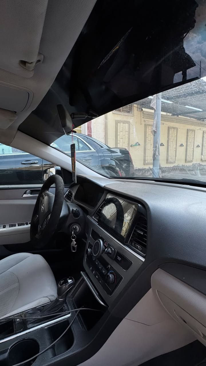 السلام عليكم 
هونداي سوناتا رقم سليمانيه الجديد سنويه لحد 2029 بأسم عربي بغداد وعندي وكاله حق التحويل جاهز للتحويل او الوكاله هزه جديده
السياره وارد داخله بيها بارد بلبنيد وصار بلعراق بيها بارد بلبيان 
مكينه وكير وحداده وتبريد وكهربائيات كفاله
شاشه اندرويد 
تحكم ستيرن  
السياره سبورت 
داخل بيجي نضيفه السياره 
سعرها 120 وبيها مجال 
*********** 
مكاني المعقل
