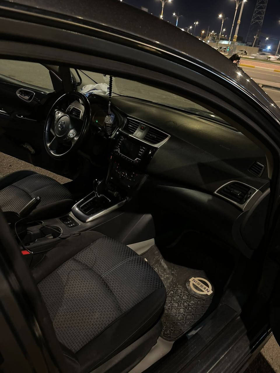 للبيع – Nissan Sentra موديل 2018 🔥🚗
سيارة شبابية مرتبة ومواصفات حلوة 👇

▪️ لون رصاصي رمادي مميز
▪️ ممشى 94 ألف ميل
▪️ حادث سابق (جاملغ + البنيد)
( البنيد مغلف كاربون فايبر)
▪️ تشغيل بصمة
▪️ كشنات تدفئة وتبريد ❄️🔥
▪️ أنظمة قيادة: Sport / Eco / Normal
▪️ سستم صوت 🎶
▪️ سبايدر جنطه شكل رياضي

السيارة استخدام شخصي، شكلها حلو ومجهزة بإضافات مميزة 👍

💰 السعر: 95 ورقة – قابل للتفاوض 
📩 التواصل:  ***********
