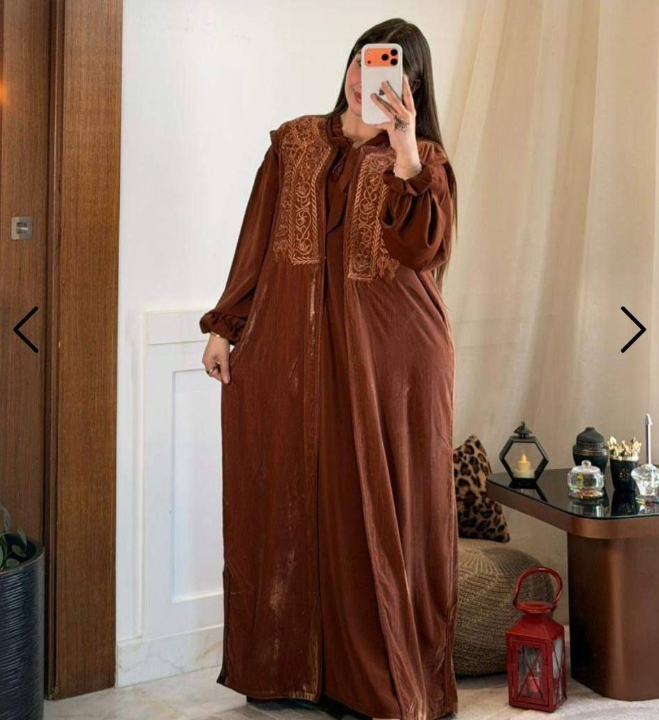 Caftan plus kimono très chic 
Disponible M L Xl  🫶 ♥️


**إذا كنت صاحب هذا الإعلان وتريد حذفه لأي سبب، رجاءا أرسل رسالة إلى الدعم الفني**