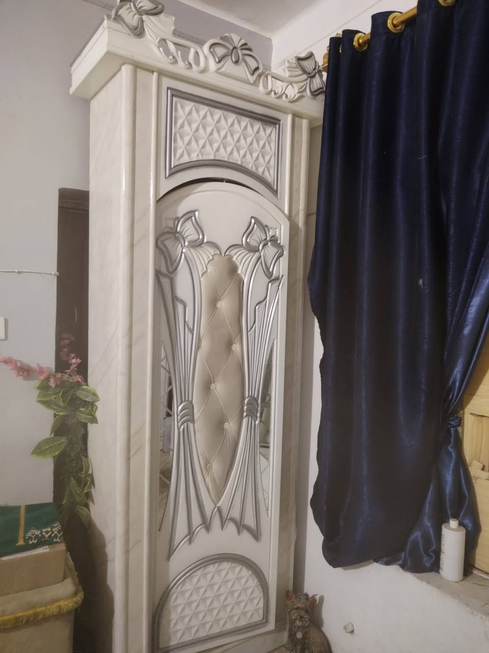 سلام عليكم عندي غرفة النوم للبيع تكون من كنتور جديد وجربايه جديد وميز تولايت ومرايه وزاوية نظيفه كلش ماصارلهواي من اشتريتها السعر مليون وا 100الف المكان المحمودية حي الربيعي الشراي يتواصل معي على الخاص او يتواصل *********** تحياتي للجميع
