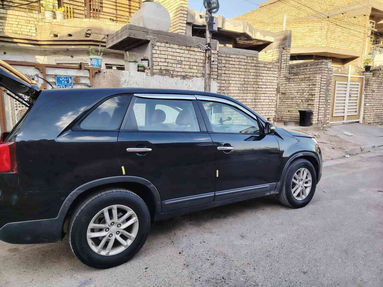 سلام عليكم
سورنتو للبيع 2014 وارد أمريكي محرك 2400 GDl ٥ راكب حادثها جاملغ وبنيد تبديل بدون دواخل السياره جاهزه من كلشي السعر 120 للاستفسار ***********
