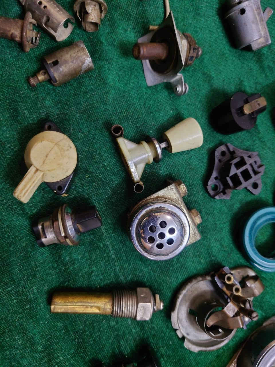 نواعم سيارات قديمه الماني ونكليزي سعر 40الف مكاني بغداد ***********
