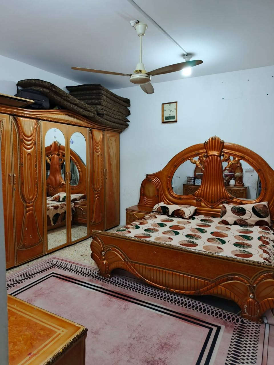 السلام عليكم
بيت ١٠٠ متر متكون من غرفه 
ومطبخ وهول وصحيات جوه وبره وطارمه البيت سند 25 العنوان بحريه طريق النيل القديم شارع الصوره قرب مخازن مرجان سراميك   المراسلة الخاص


**إذا كنت صاحب هذا الإعلان وتريد حذفه لأي سبب، رجاءا أرسل رسالة إلى الدعم الفني**