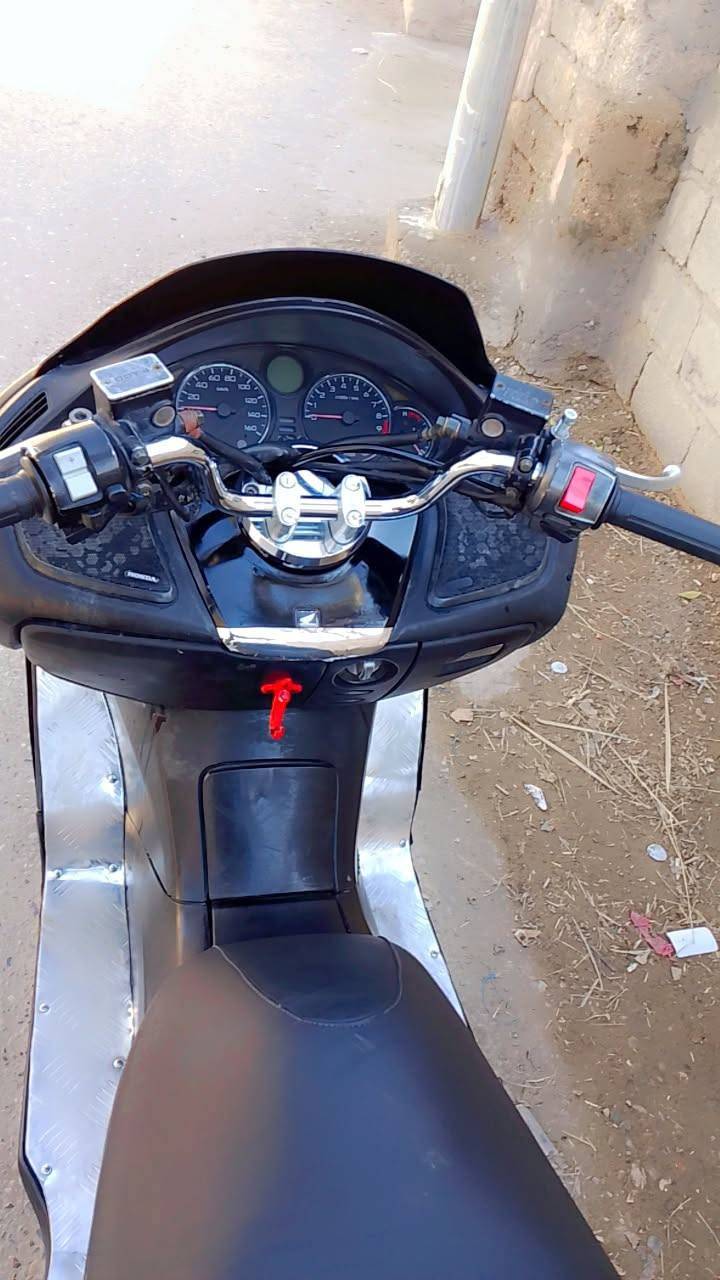 السلام عليكم دراجه فورزا 08 دراجه خير من الله الكهربائيات كلها شغال السعر 800 وبيها مجال العنوان ديالى قرب جسر خرنابات رقم الهاتف ***********
