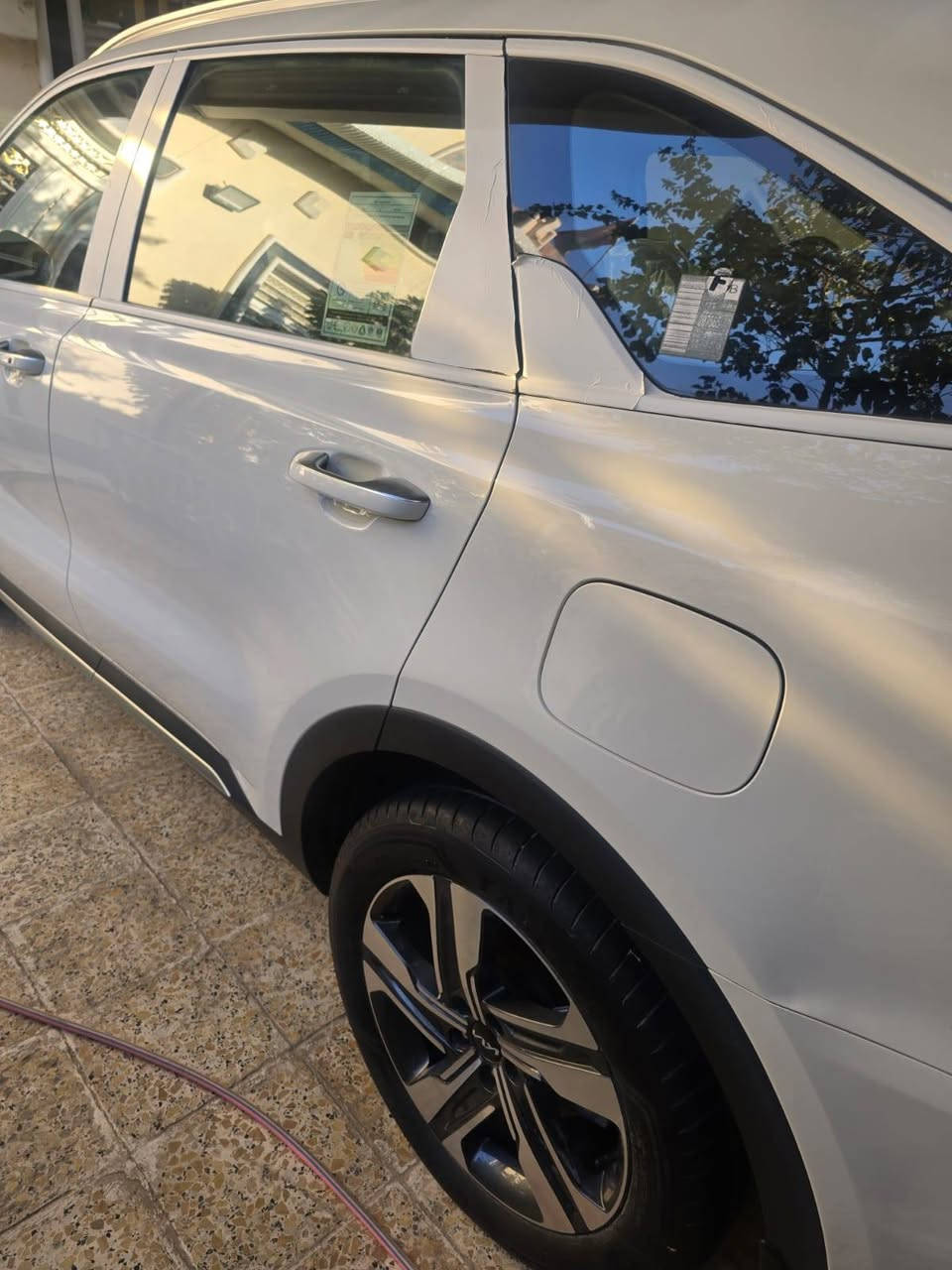 سلام عليكم للبيع 2023 
ماشيه 25 الف بعدها بحالت الوكاله
موصفات معروف
6 سلندر
7 راكب
السعر 315 وبيها مجال
***********
