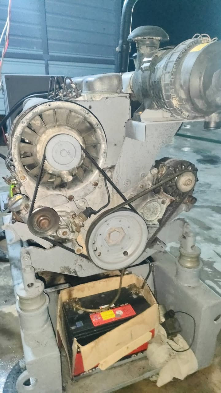 السلام عليكم متاح مولده دويز 912 ابو الصاروخ 3بستم محرك بلادي مامفتوح سهل نينوى ناحية
راس توليد 30 KV 

برطلة...*********** السعر 35 ورقة
