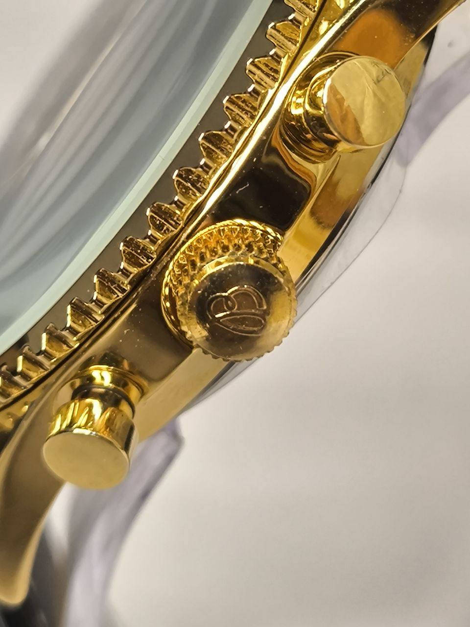 ساعة من ماركة برتلنغ Breitling
تحفة فنية 
مصممة للطيارين الحرفين والقباطن
مكينة كوار


**إذا كنت صاحب هذا الإعلان وتريد حذفه لأي سبب، رجاءا أرسل رسالة إلى الدعم الفني**