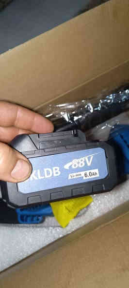 مقەستو مشاری شەحن
٢مەتر درێژئەبێ بۆ هەرشوێنێکی بەرزبتەوێ بە ئاسانی ئەگات
٢باتری گەورەی لەگەڵە  ٢١ڤۆڵتە
نرخ٧٥هەزارە
گەیاندن هەیە
*********** السليمانية
