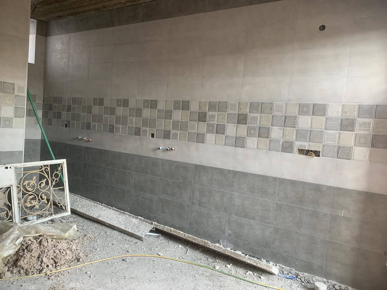 سلام عليكم خلفه سيراميك جداري ارضي بورسلين  .. مكاني النجف متفرغ حاليا
***********
