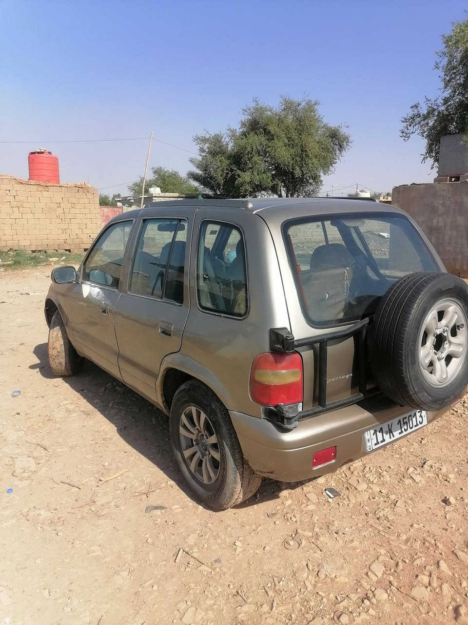 السعر ٤٥ قفل من لاخير بدون عمله
سبورتج ٢٠٠١ مصبوغه عام جراد ما بيهه اي ضربه
مكينه ٢٠٠٠ بلادي مكسر وكير اوتو
تبريد ابيع عاطل وتخم تاير وحداديه جديد وغرفه حلوه مرتبه اي نقص بالسياره حاليا ماكو تشغل واطلع
مكاني بغداد لنهروان وللتواصل ع رقم فقط
***********
