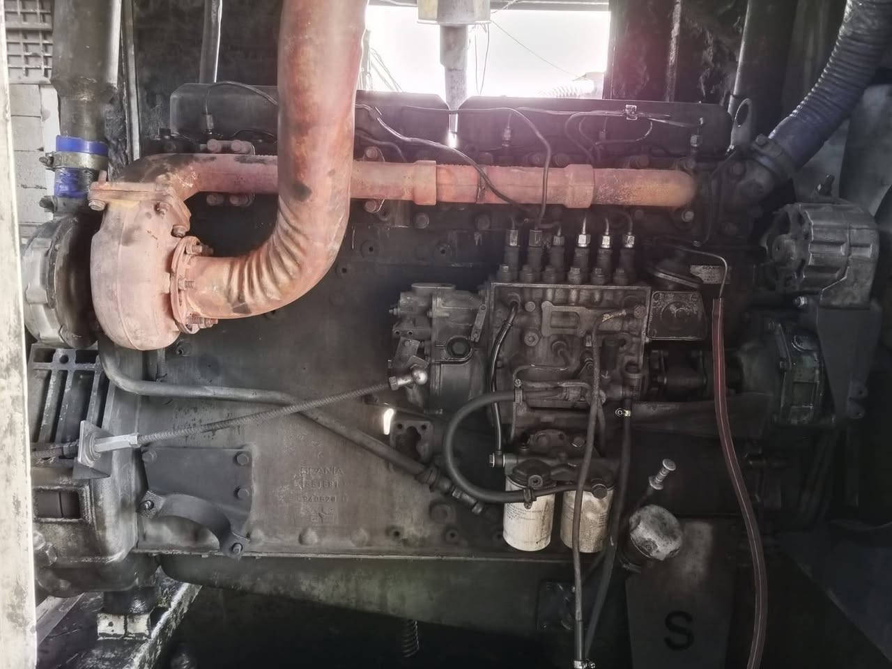 السلام عليكم اخوان مولده اسكانيا 113 بم 88 تجفيت جديد تخم كامل راس توليد 300kv  سبب البيع زياده في الحمل مكينه تشتغل عل موقع تجي تفحص وتشوف بعينك موقع ديالى جديده الشط الاستفسار عل رقم ***********
