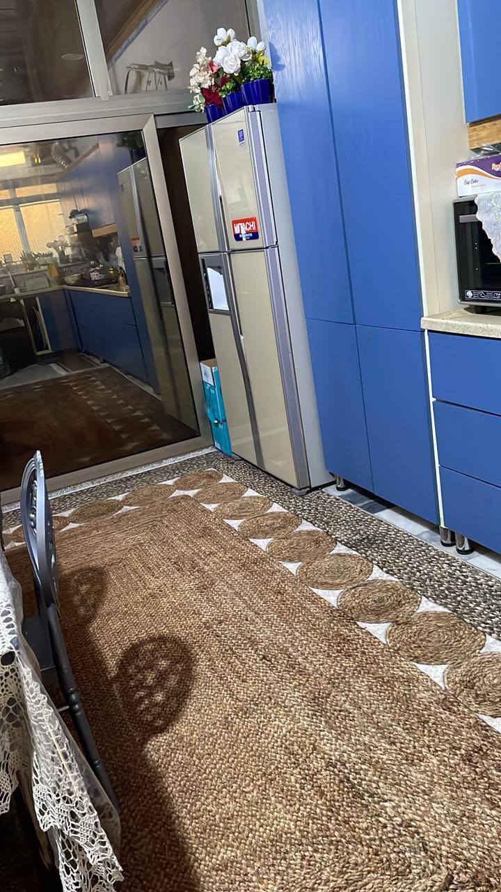 السلام عليكم
دار حديث للبيع طابو زراعي ٢٥ بإسمي إقرار محكمة معي وبحضور صاحب الأرض المساحة  150متر مربع طابقين كما موضح بالصور عرض الشارع 10متر كافة الخدمات يبعد عن الشارع العام 150 متر بناء 2021 
 المعملچي شارع الإبداع ساحة الشهيد عبير  قرب كلية الصفوة يبعد عن الإمام كيلو متر تقريبا باستخدام السيارة 10 دقائق لنقطة التفتيش في الروضتين مشياً تقريباً نصف ساعة 
وللاستفسار اكثر يرجى مراسلة الصفحة أو الإتصال على صاحب الدار مباشرة أو زيارتنا على الرحب والسعة ***********
التفاصيل
طابقين وثلاث غرف نوم ومطبخ واستقبال وصالتين وصحيات ٣ وسطح صغير وسطح طابق ثاني الارض مرمر افيون تركي كونكريت مسلح عتبة نظام معالجة الحشرات كهرباء ثلاث خطوط ماء ثلاث خطوط عرض الشارع 10متر ماء حكومي خطين مجاري حسب تخطيط الماء والمجاري ننظام كاميرات
البيع مع الأثاث 290 مليون بدون أثاث 280
