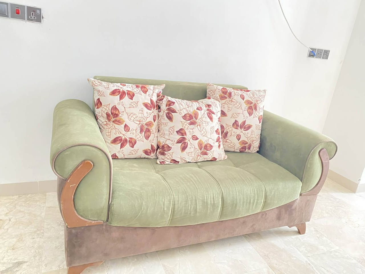 تخم عشر مقاعد للبيع سعر 300
للاستفسار الاتصال على الرقم***********
