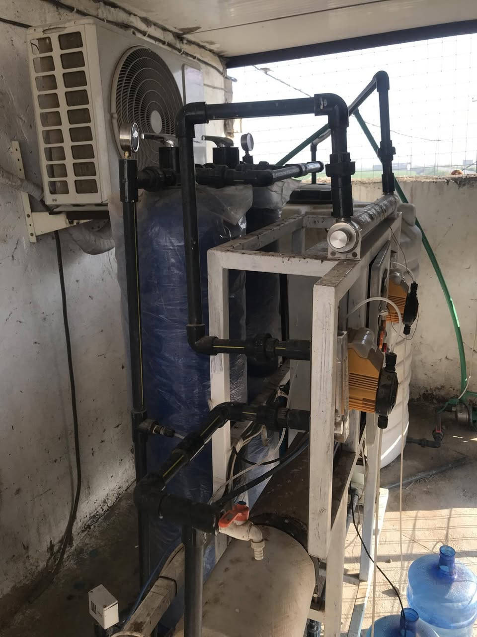 محطه مي ارو للبيع 1000بل ساعه نضيفه استخدام سنه 
واحده كلش نضيفه كامله ويهه متطور ترس خزانت 2000لتر 
أملاحه كلش قليله تحت ال12
للاستفسار ***********
مكان بغداد تاجي قرب كليه الرشيد
