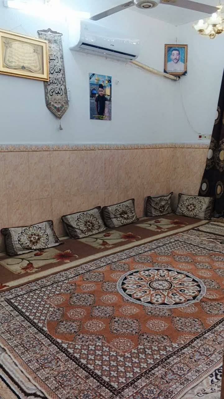 بيت البيع 
المساحه 100متر 
الوجه 5 النزال 20
يحتوي الطابق الأول غرفة واستقبال كليدور ومطبخ الصيحات دخليه وخارجيه 

الطابق الثاني غرفين كليدور مجمع صحيات 

البيت كامل اينقص ما بي بناء 2015 

عروض الشارع 15متره 

العنوان حي الوفاء مقابيل جامع أبو تفضل عباس تدخل بالفرع

الرقم *********** ام سجاد
