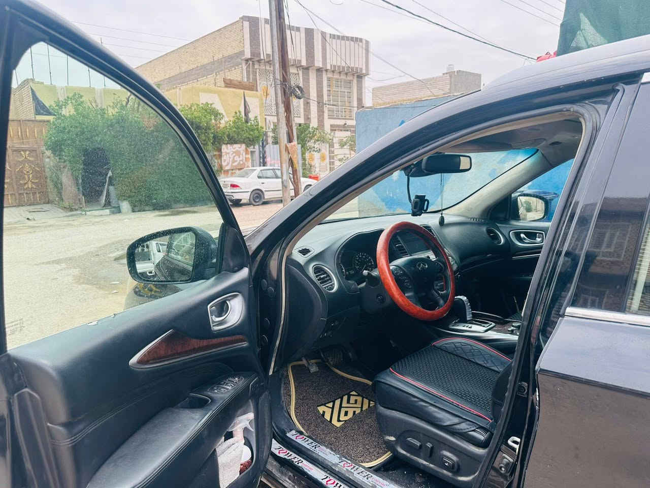 السلام عليكم الفخامة اليـابـانية 
للبيع انفينتي2020 qx60 
وارد امريكي 
 سيارة بيها  شخوط  كم قطعه صبغ ابيع صبغ عام 
حادثه من امريكا حرق كشنات 
‎ 🔸مواصفات 
🔰كشنات جلد لون اسود مع دوشمه جديده وارضيات اسود جديد

‎ 🔸محرك v6 3/5  سلندر
 🔸كير اربع انضمه ( سبورت-نورمل-ايكو-وثلجي )
‎🔸بصمة  +  تشغيل عن بعد 
‎ 3 شاشات 
‎ 🔸 4كامرات جانيه  اماميه خلفيه
‎ 🔸كراسي الامامية كهربائيه تدفئة+تبريد 
‎ 🔸ستيرن كهرباء + فول تحكم 
‎ 🔸تخم تايرات جدد
‎
‎ 🔸7 راكب 
‎ 🔸حساس امامي +خلفي 
‎ 🔸اضوية الامامية + الكشافات LED 
‎ 🔸نظام الاقتصادي بالبنزين 
‎ 🔸ماشيه ٩٠ الف
‎ 🔸 شاشات خلفيه 
استخدام شخصي فقط
                              
‎🔸سعر ١٤٠ ورقه مع مجال بسيط
🔸 رقم دولي سليمانيه

((((مكانها بالنجف))))
شراي اتصال فقط ***********
