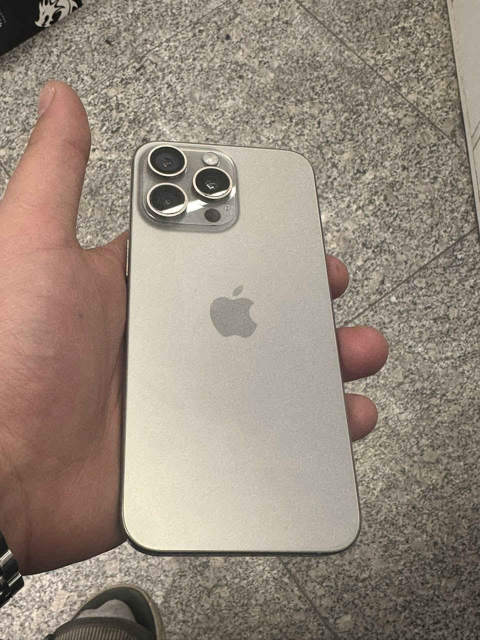 15 برو ماكس للبيع
ذاكره 256 
بطاريه 95 
الجهاز  مستبدل شاشه اصليه تفصيخ(( اصلي تفصيخ ))
السعر 775 الف 
***********
