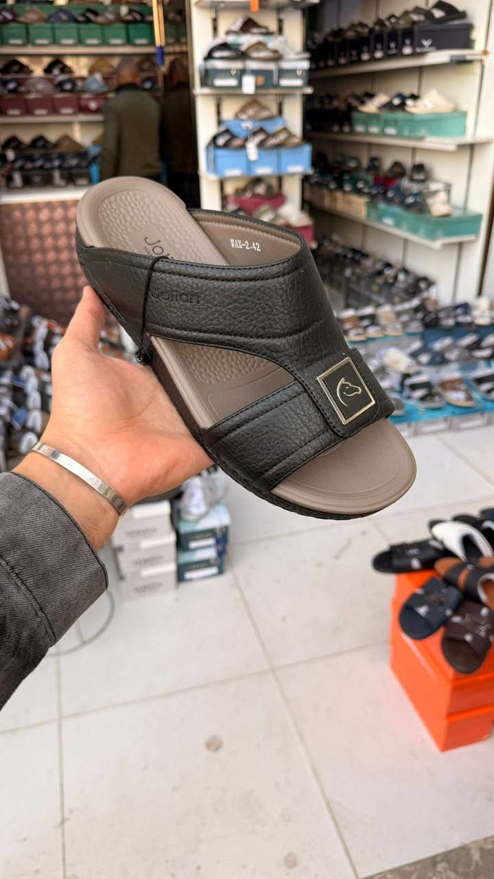 ازياء تميم  
وجبه جديده من الشحاطه الجوليان الأصلية 🔥
تصميم شبابي أنيق وخامة جلد
قياسات صحيحة ومضبوطة من 40 إلى 46
📍 الشرقاط السوق الجديد شارع الخياطين رقم المحل 29 ازياء تميم مقابل مجمع السلام
📦 يوجد توصيل لجميع محافظات العراق بسعر 5000 فقط
📲 للطلب أو الاستفسار راسلنا على الخاص أو واتساب: ***********
