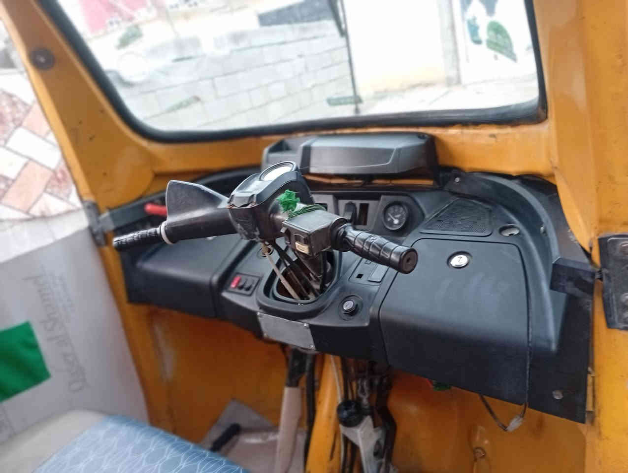 سلام عليكم تكتك البيع جاهزه مجهزه مكينه مجفته شركه موديل20 رقم وسنوية نكليزي دشبول مال22جديد مكان البصره الحيانيه رقم الهاتف ***********
