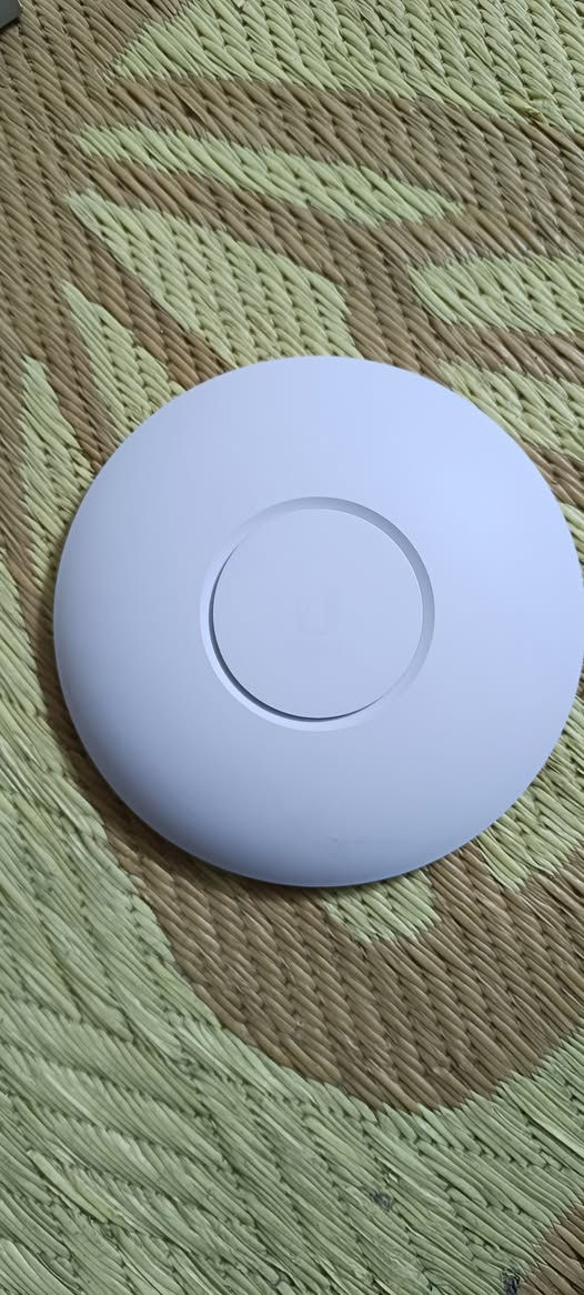 يونفاي بترددين ( 5GHz / 2.4GHz ) 
مستعمل شهر واحد 
السعر 200 الف
كامل مع المحولة


**إذا كنت صاحب هذا الإعلان وتريد حذفه لأي سبب، رجاءا أرسل رسالة إلى الدعم الفني**