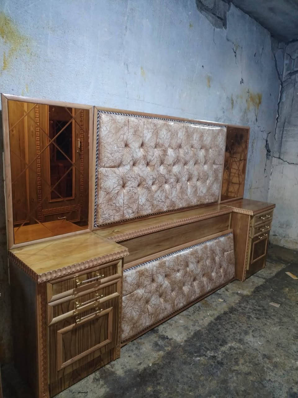 غرفه خمس ابواب ملحق جديده مامستعمله صاج عراقي فصال تركي عرض خاص السعر مليون او ميه قفل بدون معامله عنوان موصل باب جديد قرب نادي الفتوه ***********
