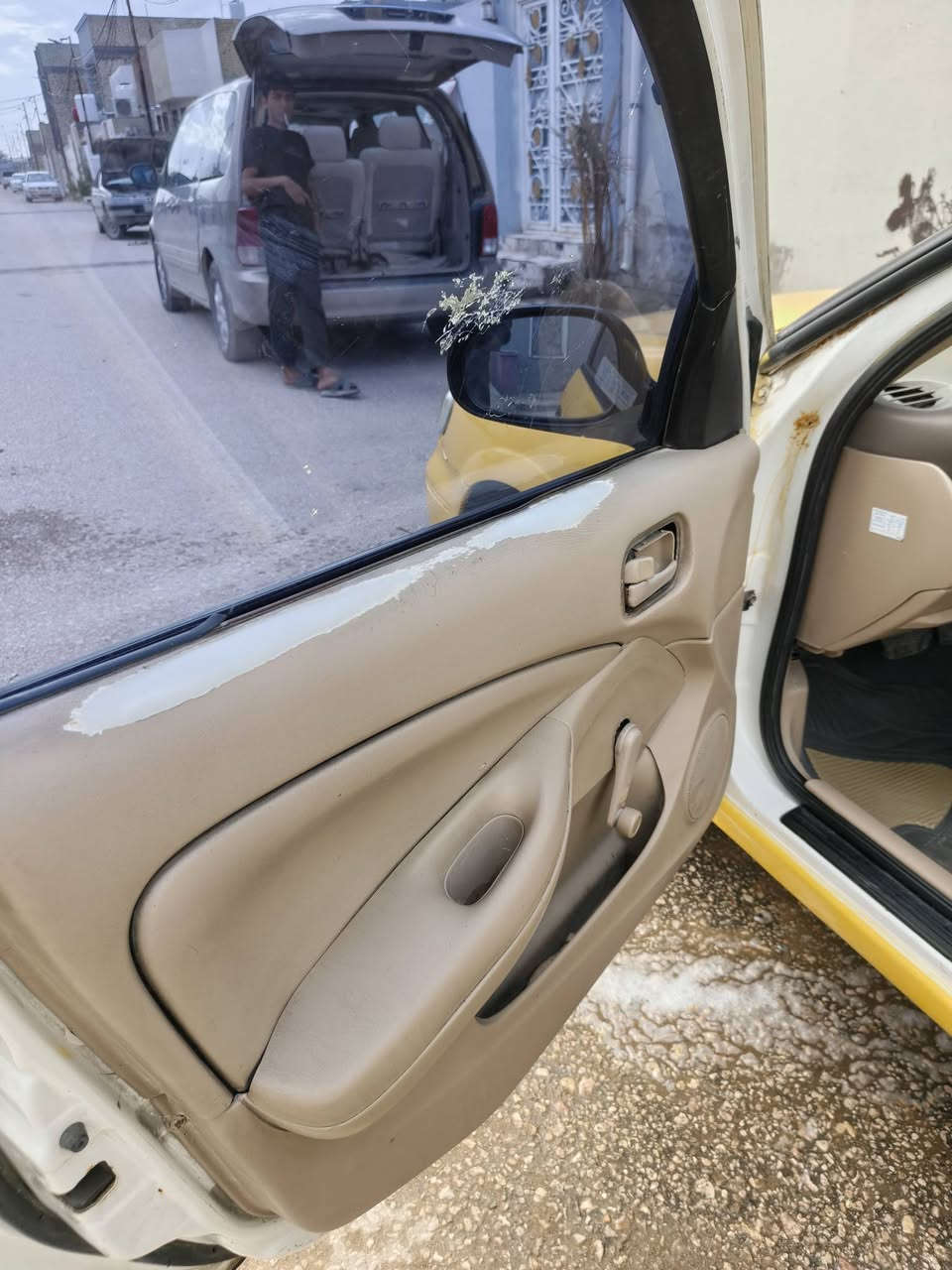 نيسان ياباني 2009 رقم انكليزي 

بأسمنه السيارة تحويل ثاني يوم 

مكينه كير حداديه مكفوول وجديد 

تبريد شغال ثلج

تخم تاير جديد 

مشط ستيرن جديد 

دواخل نضيفة وحلوة 

صبغة جديدة درجة اولى

السعر 68 وبيها مجال بسيط 

*********** / غير متواجد على الفيس
