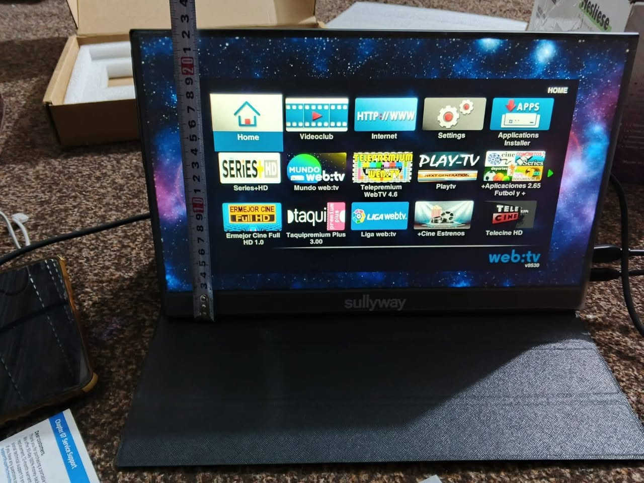 هذه شاشة محمولة بحجم15.6  بوصة، ومناسبة للاستخدام أثناء التنقل، العمل عن بعد، والألعاب.
الشاشة: دقة عالية تصل إلى 2K (2160x1440) مع تقنية IPS وزوايا مشاهدة واسعة. 
المنافذ: مجهزة بمنافذ Type-C و Mini HDMI لسهولة الاتصال بأجهزة الكمبيوتر المحمول، الهواتف، ومنصات الألعاب. 
المميزات: تحتوي على مكبرات صوت مدمجة، وحامل مغناطيسي يعمل كغطاء واقٍ.


**إذا كنت صاحب هذا الإعلان وتريد حذفه لأي سبب، رجاءا أرسل رسالة إلى الدعم الفني**