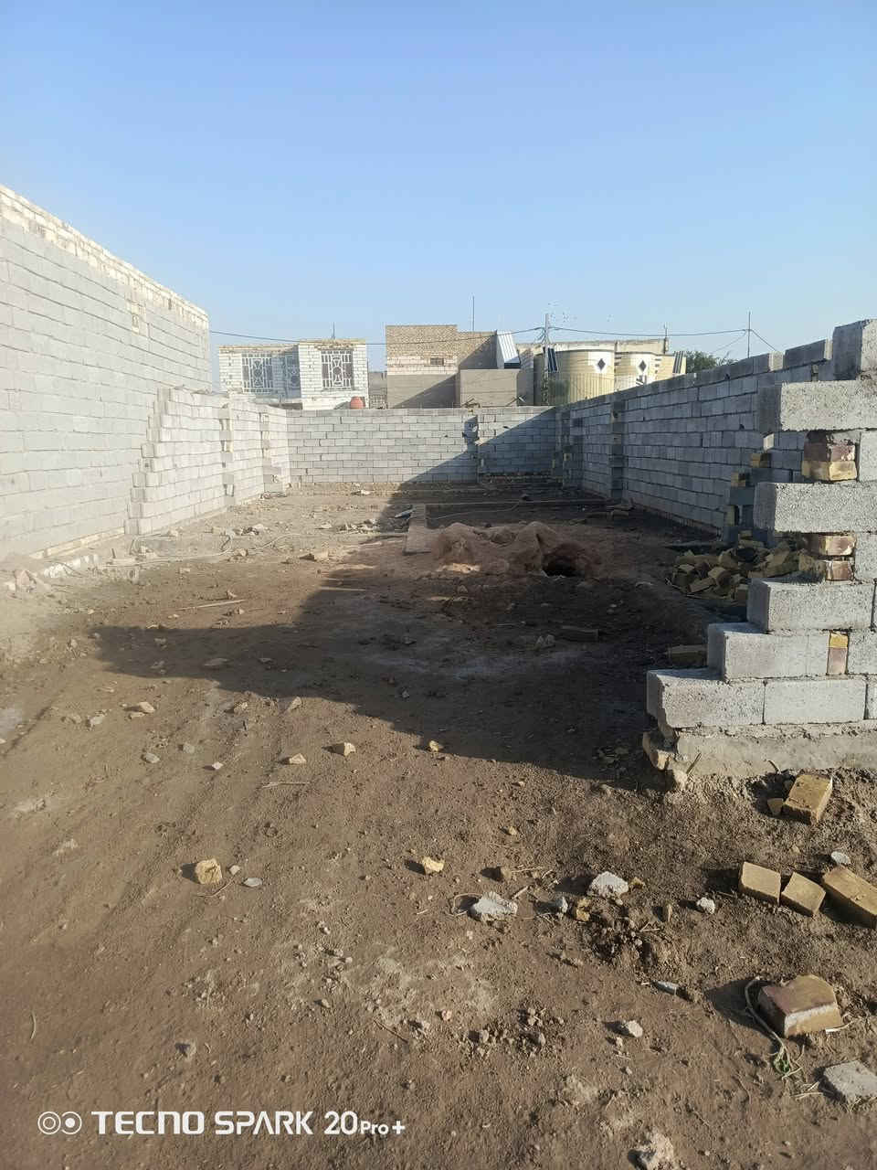 قطعة ارض للبيع اساس مبني طابوك داير ابلوك المساحه 150م 7.5×20
حي الامين الثانيه الاتصال علئ الرقم ***********
